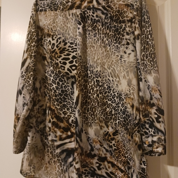 Chicos Animal Print Silky Flowy Popover Buttons - Picture 8 of 11